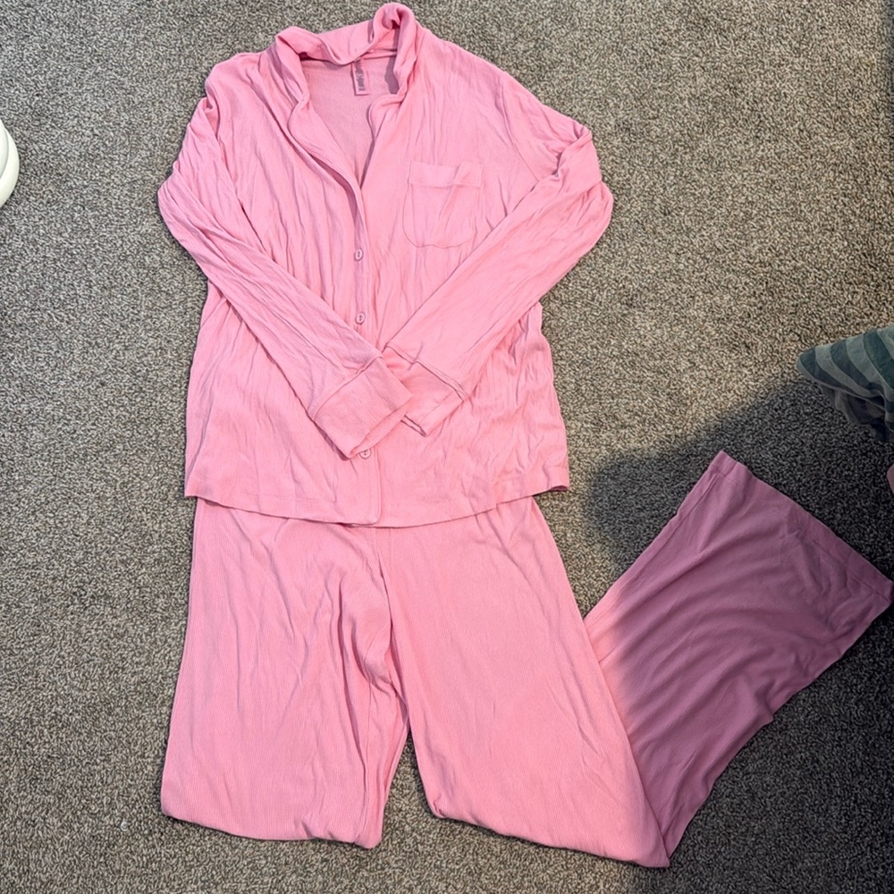 Skims pink pj set size S